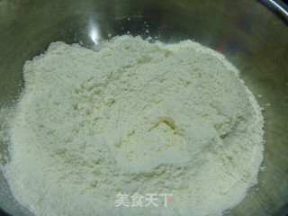 【百变面食】紫薯的诱惑---紫薯玫瑰馒头的做法步骤：1