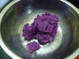 【百变面食】紫薯的诱惑---紫薯玫瑰馒头的做法步骤：2