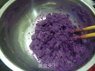 【百变面食】紫薯的诱惑---紫薯玫瑰馒头的做法步骤：3