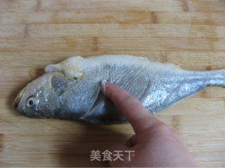 清蒸黄花鱼的做法步骤：3