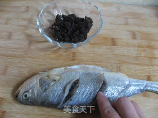 清蒸黄花鱼的做法步骤：4