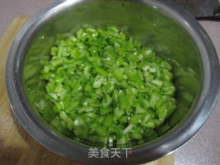 【快手菜】—尖椒炒鸡蛋的做法步骤：2