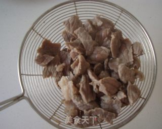 毛芹炒肉的做法步骤：2
