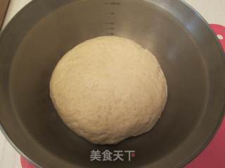 母亲节做给妈妈：全麦黑糖红枣葡萄面包的做法步骤：1