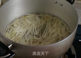 牛肉麻酱凉面的做法步骤：1