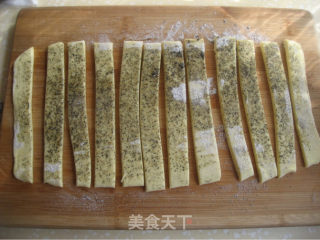 芝麻糖酥皮饼干棒的做法步骤：7