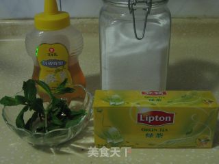清凉祛暑——蜂蜜薄荷茶的做法步骤：1