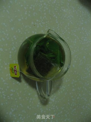 清凉祛暑——蜂蜜薄荷茶的做法步骤：3