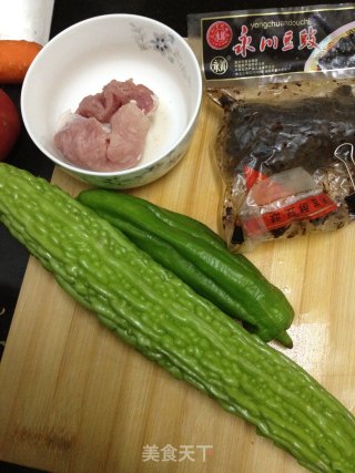 豆豉苦瓜的做法步骤：1