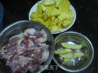 菠萝鸭的做法步骤：1
