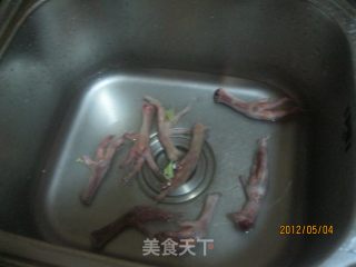 泡椒凤爪的做法步骤：1