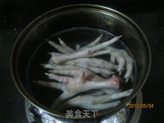 泡椒凤爪的做法步骤：2