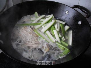 丝瓜皮蛋面的做法步骤：7