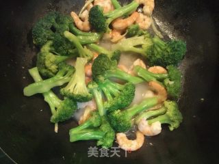 虾仁西兰花的做法步骤：6