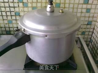 高压锅蒸蕃薯的做法步骤：4