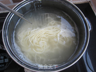 小白菜肉丝面的做法步骤：2