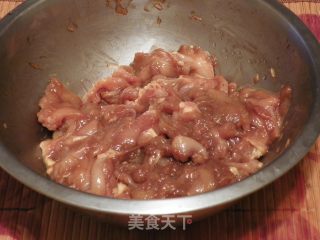 蘑菇炒鸡片的做法步骤：1