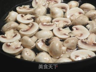 蘑菇炒鸡片的做法步骤：3