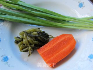 韭菜咸菜炒豆渣的做法步骤：1