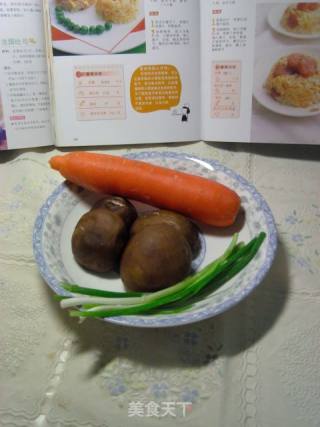 家常小炒-----蚝油香菇胡萝卜的做法步骤：1