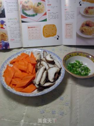 家常小炒-----蚝油香菇胡萝卜的做法步骤：2