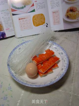 蟹肉棒粉丝鸡蛋汤的做法步骤：1