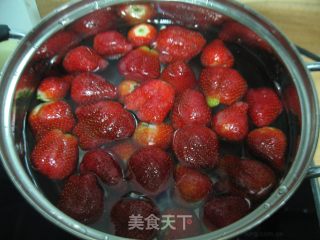 可口的草莓汤饮的做法步骤：2