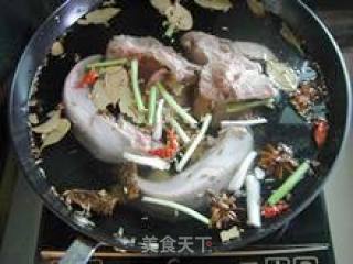为炎热的夏天准备一锅好卤—卤水猪舌的做法步骤：7