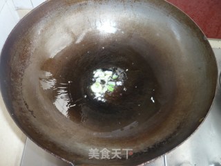 超级简单的下饭菜————西红柿土豆片的做法步骤：2