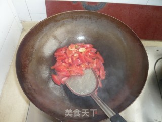 超级简单的下饭菜————西红柿土豆片的做法步骤：3