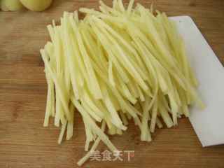 【最适合夏天食用的家常小菜】炝拌酸辣土豆丝的做法步骤：5