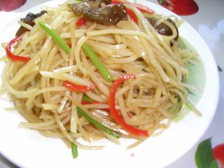 【最适合夏天食用的家常小菜】炝拌酸辣土豆丝的做法步骤：11