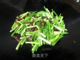 蒜心炒腊肉的做法步骤：5