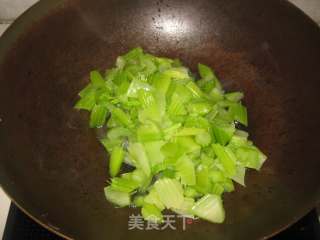 西芹炒腰果的做法步骤：6