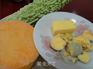 黄油南瓜焗苦瓜的做法步骤：1