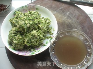 【槐花肉丸汤】——花的清香、有嚼劲的丸子的做法步骤：4