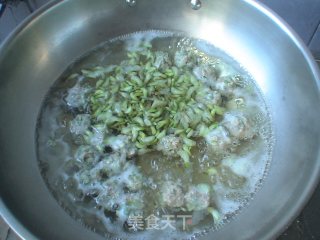 【槐花肉丸汤】——花的清香、有嚼劲的丸子的做法步骤：13