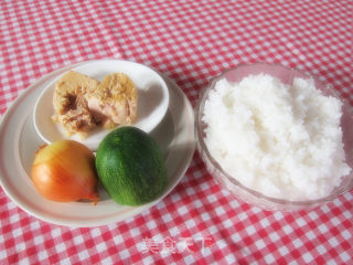 金三角饭团的做法步骤：1