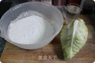 包菜烹汤团的做法步骤：1