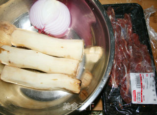 【不一样的咖喱诱惑】椰汁咖喱牛肉的做法步骤：1