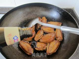 人见人爱：麻辣鸡翅的做法步骤：7