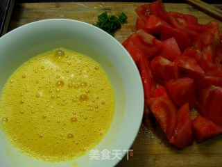 西红柿炒鸡蛋的做法步骤：1