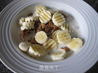 我的健康早餐~~牛奶香蕉全谷糠麸的做法步骤：5
