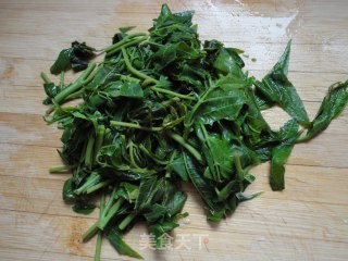 香椿蛋炒饭的做法步骤：1