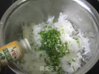 香葱萝卜丝蒸饺的做法步骤：3