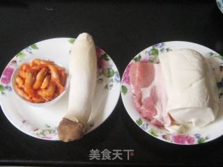 杏鲍菇鲥虾肉片豆腐汤的做法步骤：1
