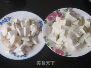 杏鲍菇鲥虾肉片豆腐汤的做法步骤：3