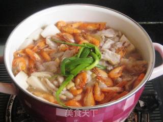 杏鲍菇鲥虾肉片豆腐汤的做法步骤：9
