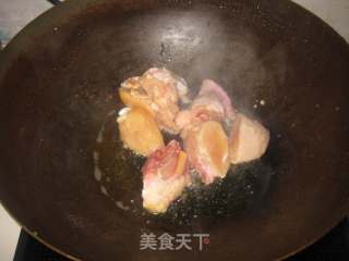 香菇炖鸡翅的做法步骤：3