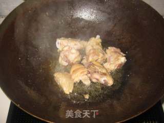 香菇炖鸡翅的做法步骤：4